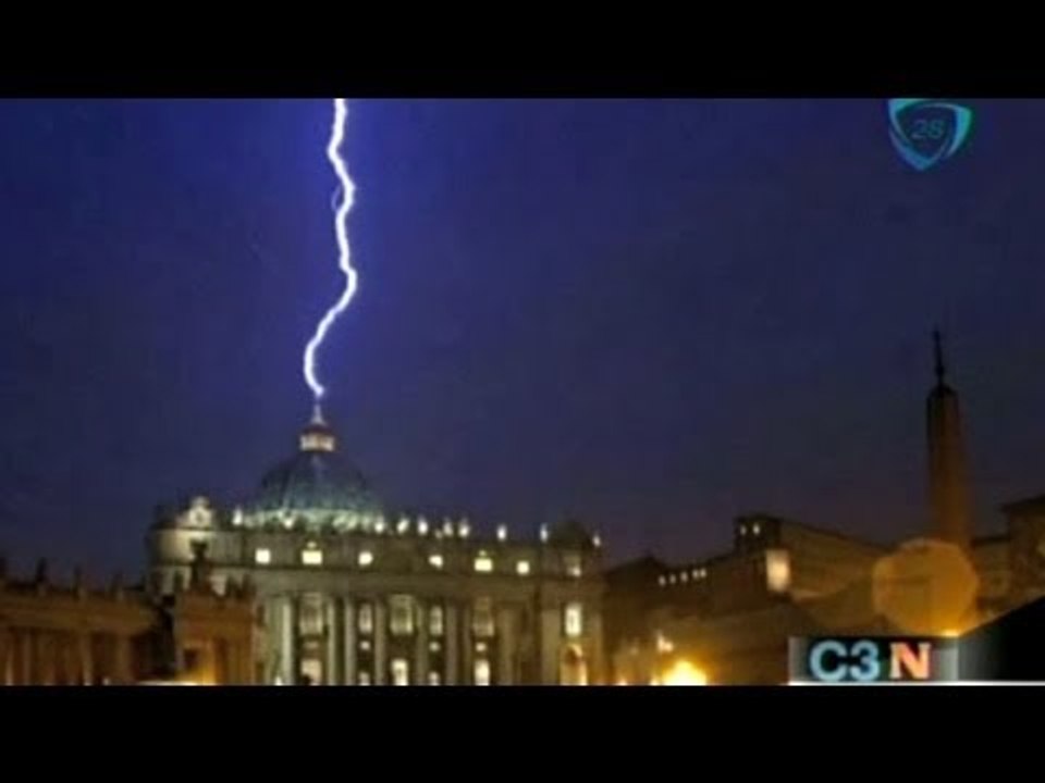 Cae rayo en San Pedro luego de la renuncia de Benedicto XVI. Cadenatres Noticias