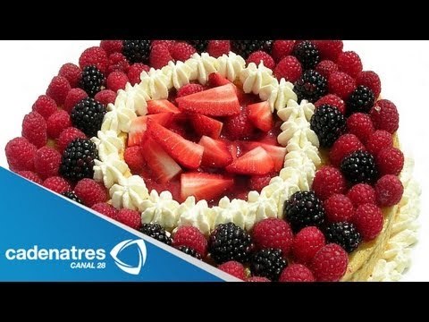 Receta de pastel relleno de mascarpone con frutos rojos. Receta de pastel / Pastel de mascarpone