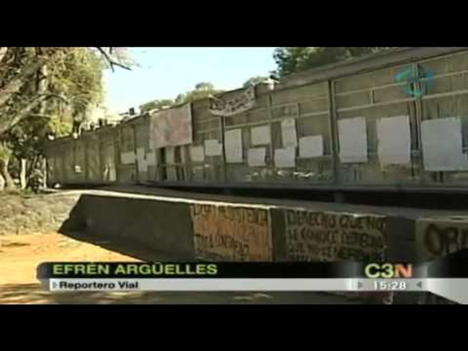 Los encapuchados negocian la toma de los Colegios de Ciencias y Humanidades. Cadenatres Noticias