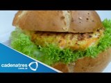 Receta para preparar hamburguesa de pollo al estilo buffalo. Receta de hamburguesas