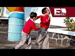 Bullying: Niño golpea a la maestra y avienta a una compañera por las escaleras / Vianey Esquinca