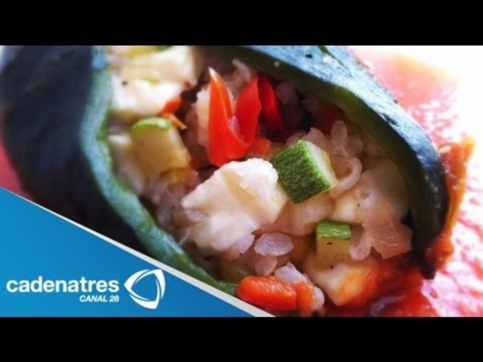 Receta para preparar chiles poblanos rellenos de verduras y arroz. Receta de chiles rellenos