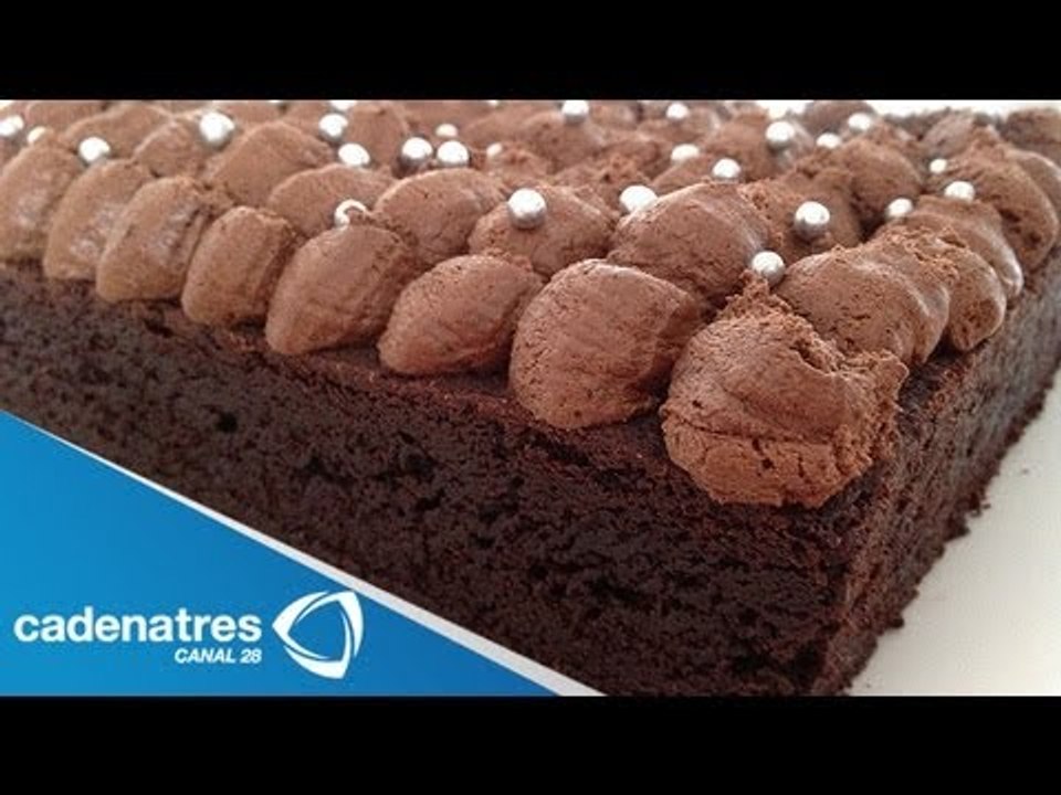 Receta para preparar brownies.  Receta de brownies / Receta de postres / Postres fáciles