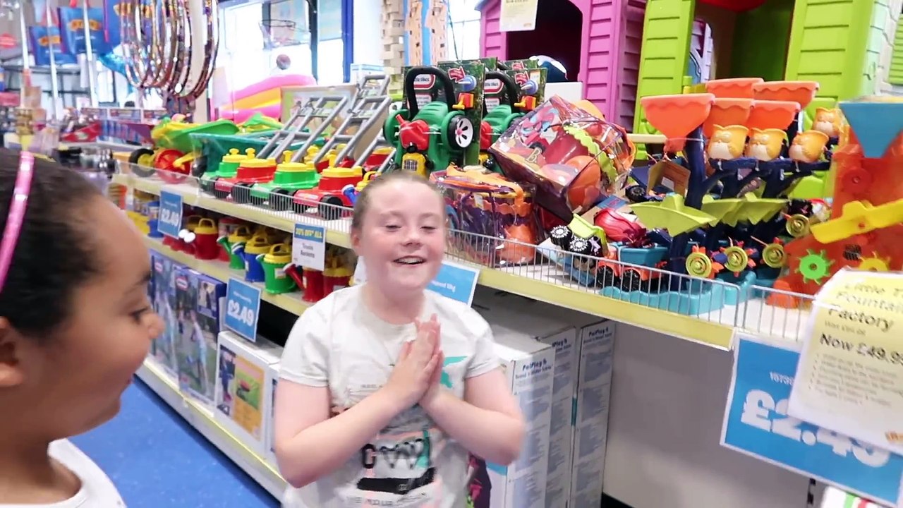BEST HIDE AND SEEK SPOT IN SMYTHS TOYS STORE!!! Toys AndMe