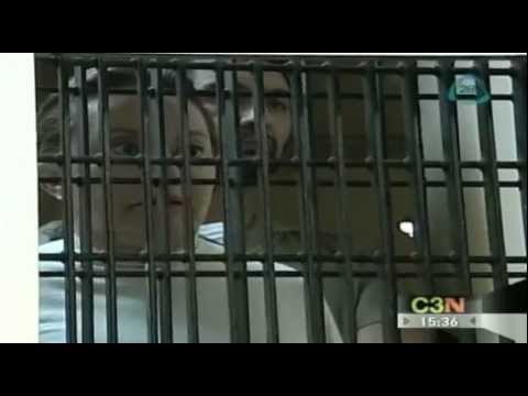 La maestra tras las rejillas escucho los cargos que se le imputan. Elba tras las rejas