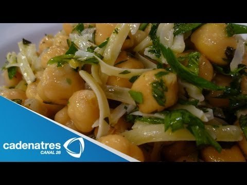 Receta para preparar ensalada de garbanzos con limón y parmesano. Receta de ensalada