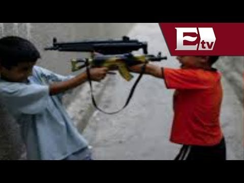 Niños michoacanos juegan a ser autodefensas/ Titulares con Vianey Esquinca