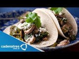Receta de tacos de poblano con champiñones  Receta de tacos / Antojitos mexicanos / Cats
