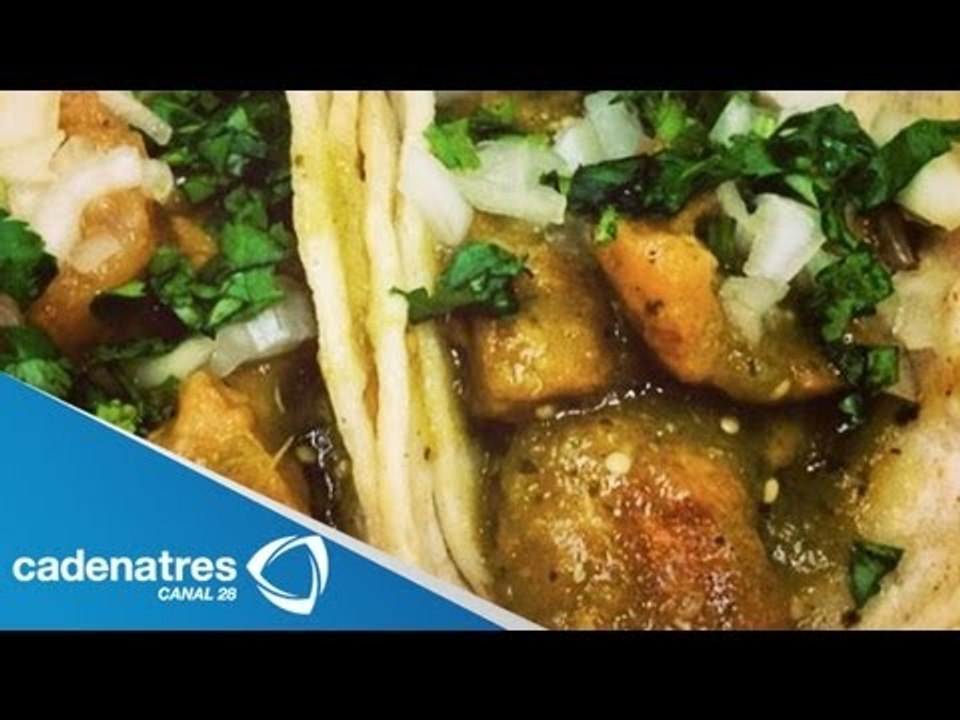 Receta para preparar tacos de chicharrón en salsa verde. Comida mexicana