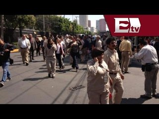 Desalojan oficinas de Pemex por incendio de un auto / Mario Carbonell