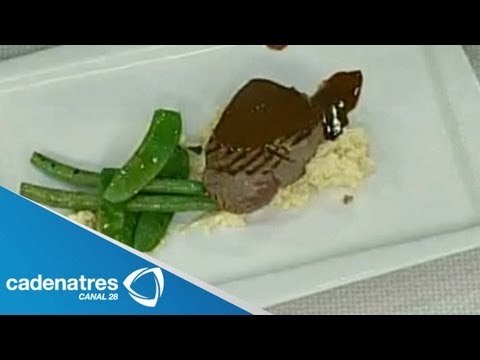 Receta para preparar filete de res en salsa de chocopimienta. Cocinando con Aquiles Chavez
