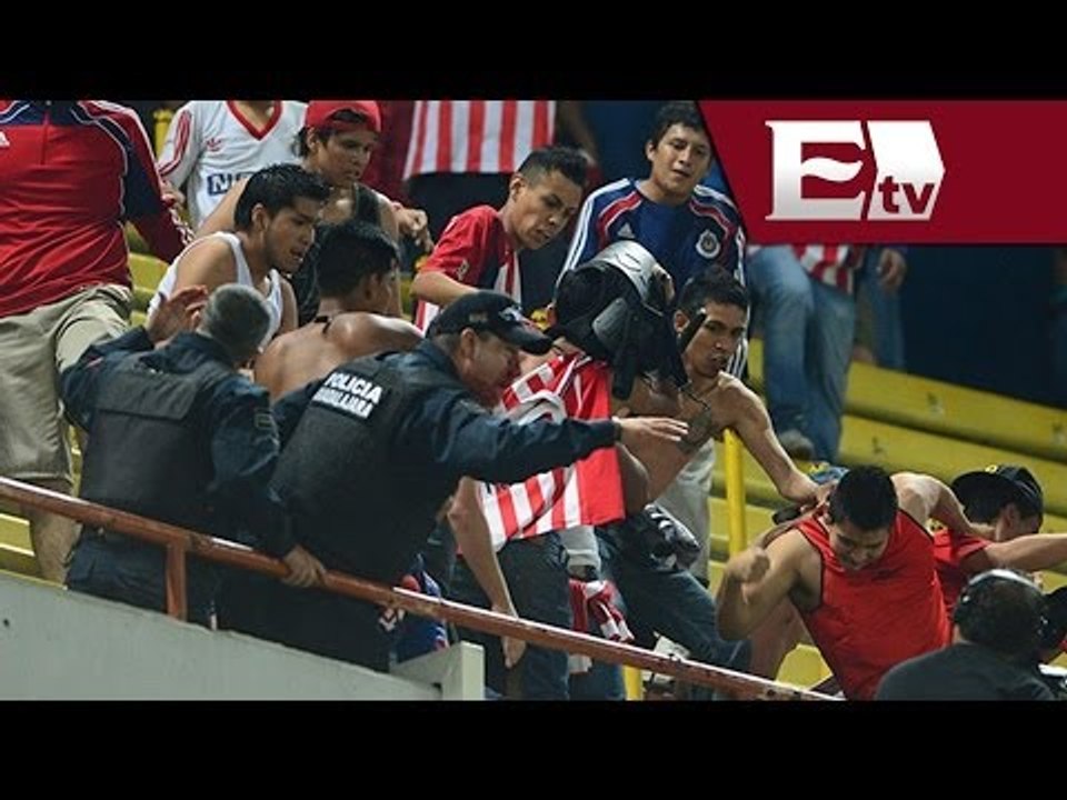 Cesan tres mandos policiacos tras violencia en estadio Jalisco / Titulares de la noche