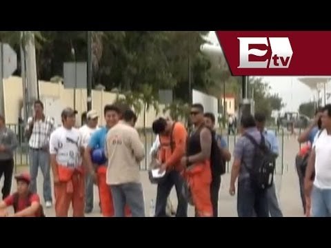 Ex trabajadores de Oceanografía cierran puerto de Campeche / Gwendolyne