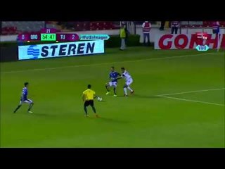 ¡Barrida por detrás al árbitro! | Liga MX