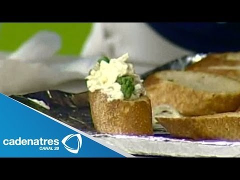 Receta para preparar crostinis de pan con espárragos y queso. Receta de crostinis