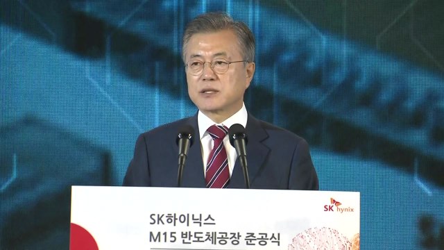 문재인 대통령 일자리 창출 기업 아낌없이 지원 / YTN