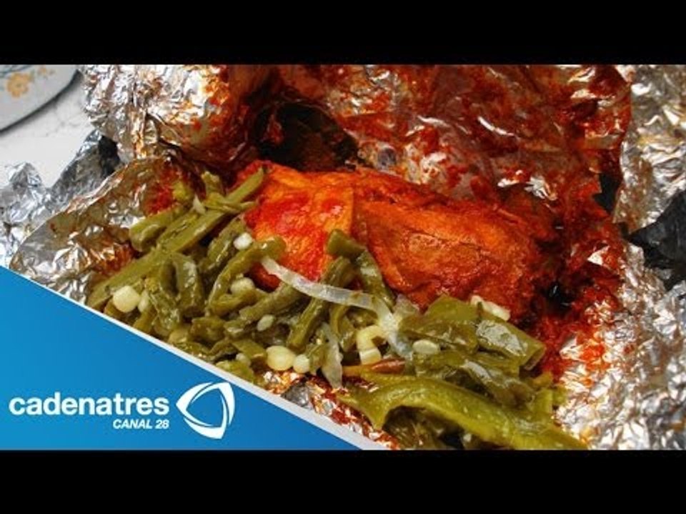 Receta para preparar mixote de pollo con nopales. Receta de mixiote / Comida mexicana