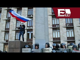 Video herunterladen: Manifestantes pro rusos toman edificios públicos de Ucrania / Global con Paola Barquet