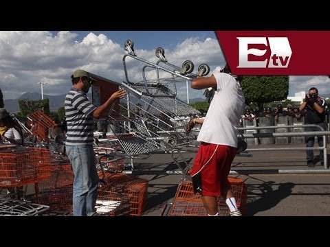 Normalistas de Oaxaca y Guerrero bloquean carreteras / Vianey Esquinca