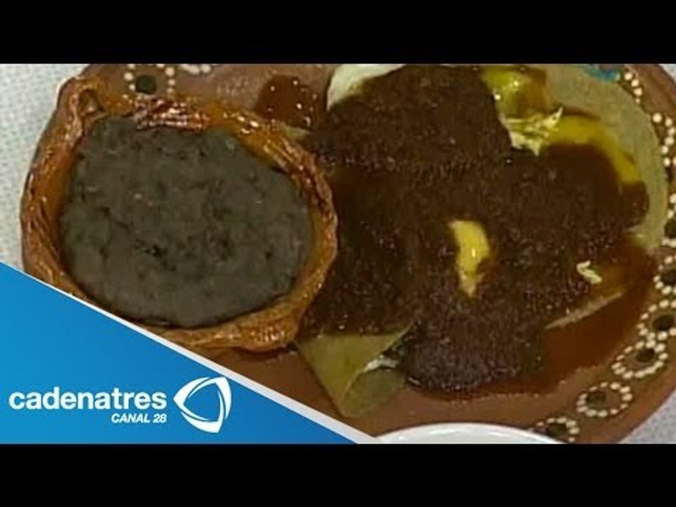 Receta para preparar huevos fritos con mole de...