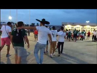 Mexicanos saliendo del estadio después de derrotar a Corea | Operación Rusia