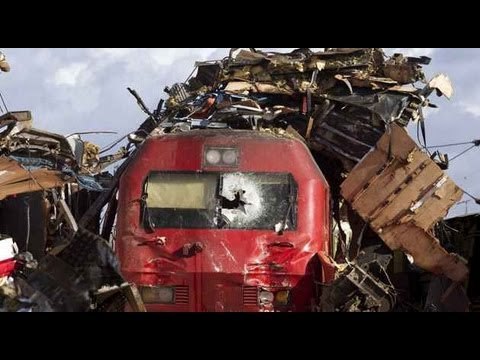 Tráiler intenta ganar el paso a tren y termina provocando aparatoso accidente