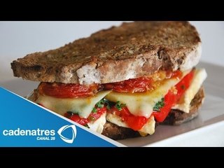 Sándwich de Queso Gratinado con salsa de tomate