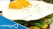 Receta de huevos esponjados con vegetales rostizados. Receta de huevos / Recetas fáciles