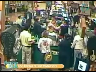 Embajador ecuatoriano agrede a dos mujeres en Perú (VIDEO)