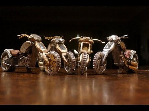Motocicletas hechas de trozos de relojes viejos