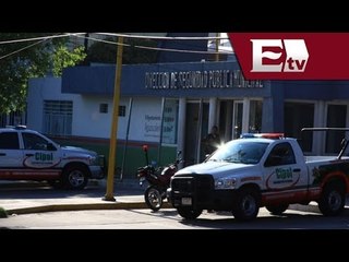 Скачать видео: Policías son separados de su cargo por brutal golpiza a una mujer en Aguascalientes