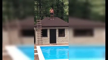 Ivre, il veut sauter dans la piscine mais se fracasse le crane par terre