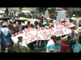 Maestros de la CETEG causan destrozos al concluir marcha en Chilpancingo