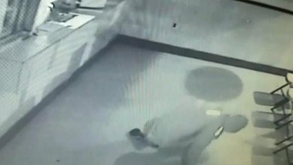 شاهد: ضربة كبيرة يتلقاها لصّ في إحدى أفشل عمليات السرقة في العالم