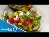 Receta para preparar ensalada de aguacate con pimientos y jitomates. Ensalada de jitomate