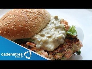 Receta de hamburguesa de salmón con salsa tártara y eneldo. Hamburguesa de salmón