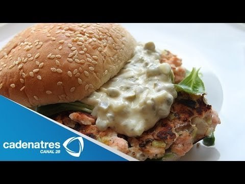 Receta de hamburguesa de salmón con salsa tártara y eneldo. Hamburguesa de salmón
