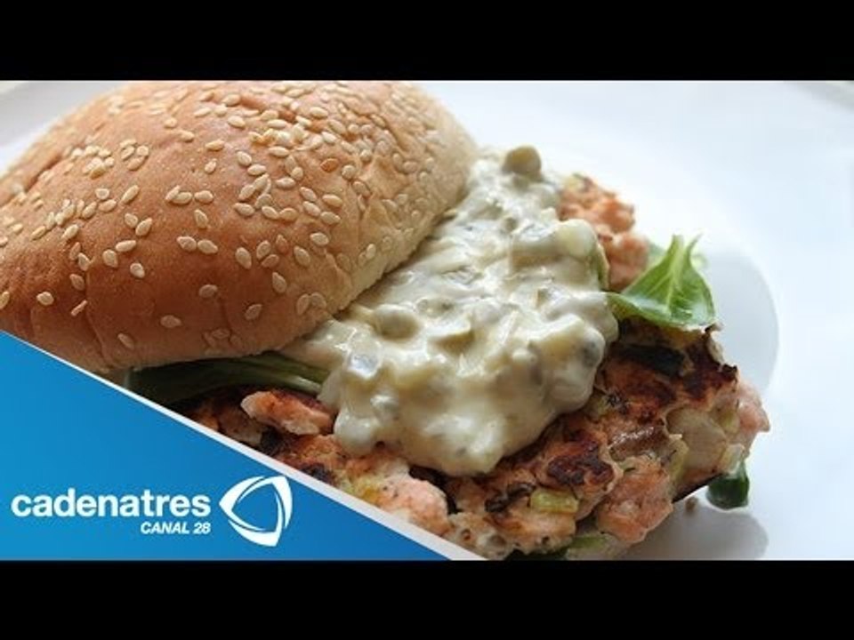 Receta de hamburguesa de salmón con salsa tárta...