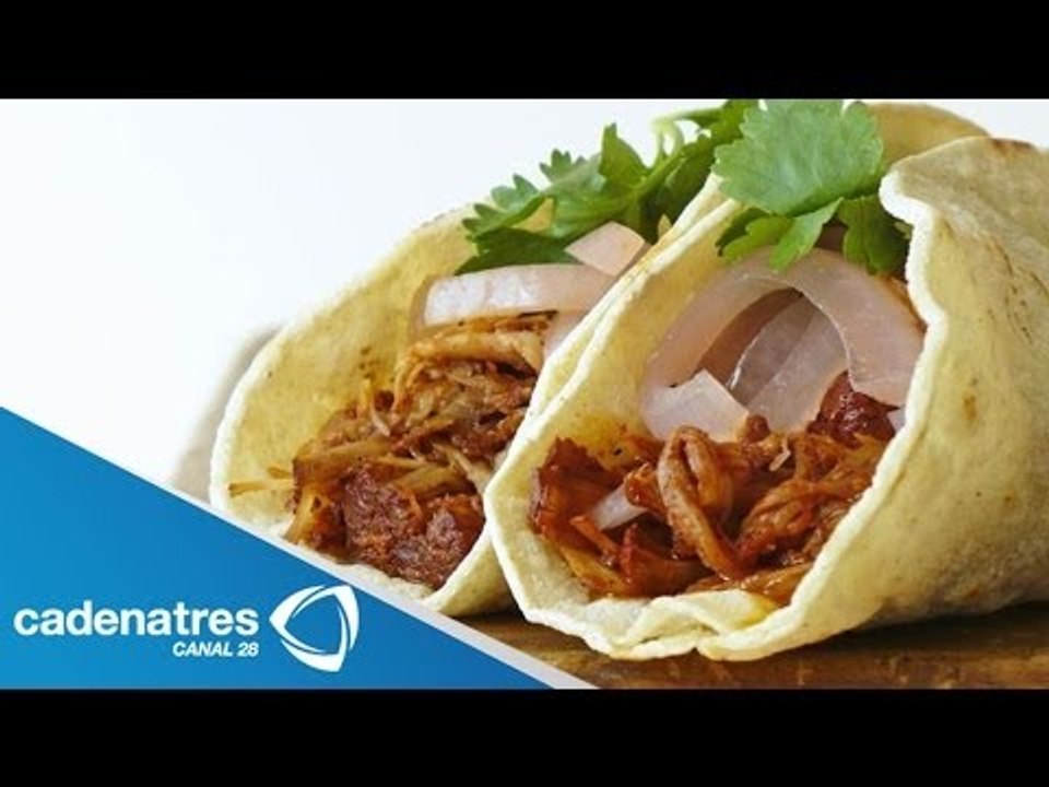 Receta para preparar tacos de cerdo con salsa verde.  Receta de tacos / Tacos de cerdo / Salsa verde