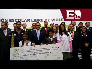 Mancera firma convenio para prevenir y erradicar bullying / Andrea Newman