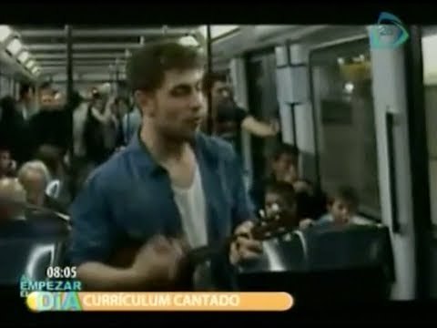 Joven Español canta su currículum en el metro / Spanish Young sings his resume on the subway
