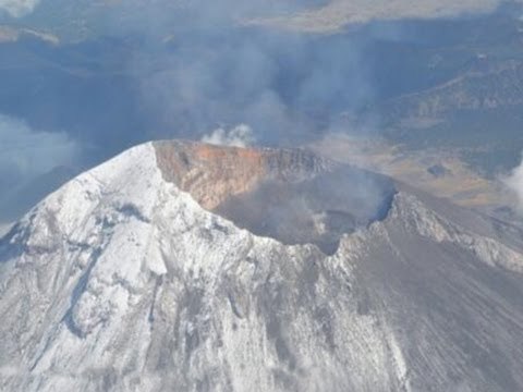 Aerolíneas suspenden vuelos en Puebla por Popocatépetl