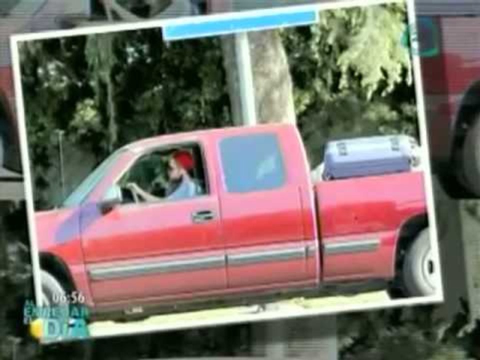 Robert Pattinson se muda de casa de Kristen Stewart/ Robert Pattinson house moves Kristen Stewart