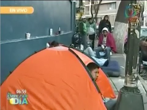 Aficionados duermen afuera del estadio Azul en espera de boletos para la final con América