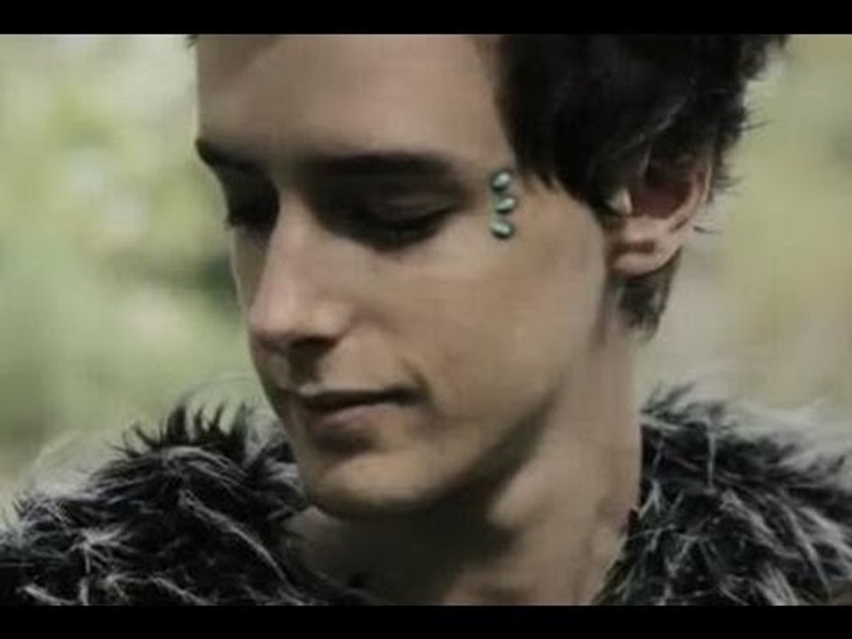 Hijo de Gustavo Cerati lanza su primer videoclip con su banda Zero Kill