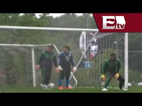 Cientos de mexicanos llevan serenata a la Selección Mexicana en Brasil / Excélsior informa