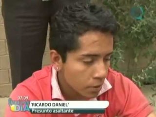 Asaltante arrepentido llora y pide disculpa por robar celular