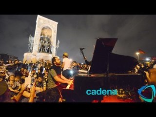 Pianista alemán ofrece recital en Plaza Taksim para calmar la tensión en Turquía