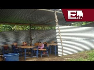 Alumnos de Baja California Sur toman clases en aulas de lámina / Vianey Esquinca