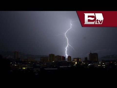 La onda tropical No. 5 de la presente temporada provoca fuertes lluvias en el país / Vianey Esquinca